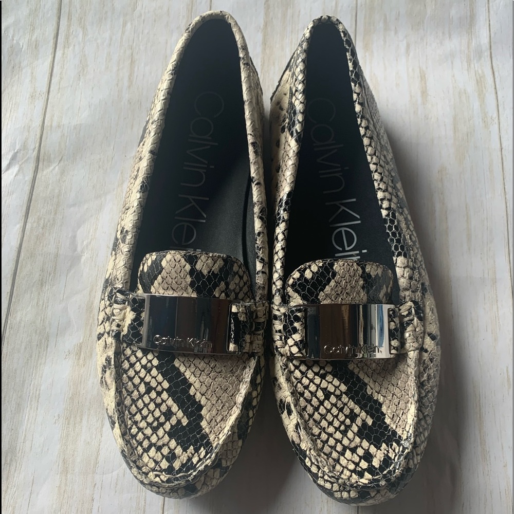 Calvin Klein Lisette faux snakeskin loafers size 8 women’s